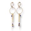Boucles d’oreilles longues chaînes dorées, perles bleues et écrous – Bijoux artisanaux.
