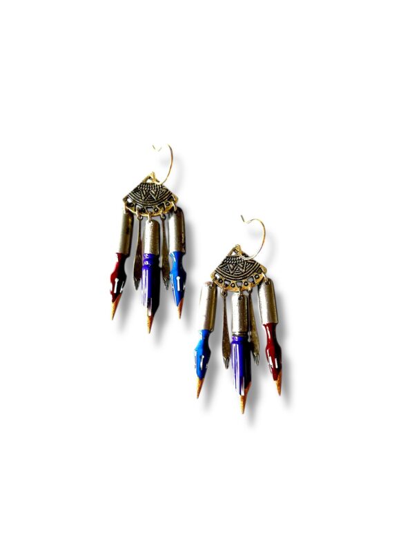 Boucles d'oreilles triangle ciselé plumes de calligraphie bleu Graffiti