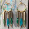 Boucles d'oreilles rondes plumes de calligraphie vert et bleu Graffiti