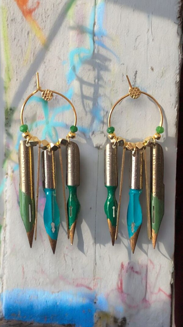 Boucles d'oreilles rondes plumes de calligraphie vert et bleu Graffiti