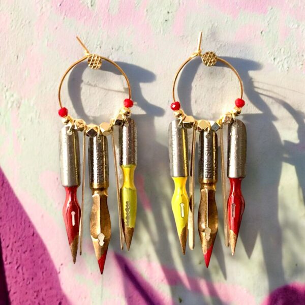 Boucles d'oreilles rondes plumes de calligraphie rouge Graffiti