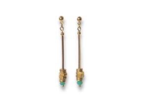 Boucles d'oreilles de créateur. Boucles d'oreilles tube écrous turquoise.