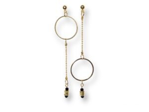 Boucles d'oreilles asymétriques écrous noir Oh la la ! - bijou moderne et fait main.