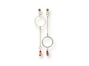 Boucles d'oreilles asymétriques écrous rouge Oh la la ! - création artisanale unique.