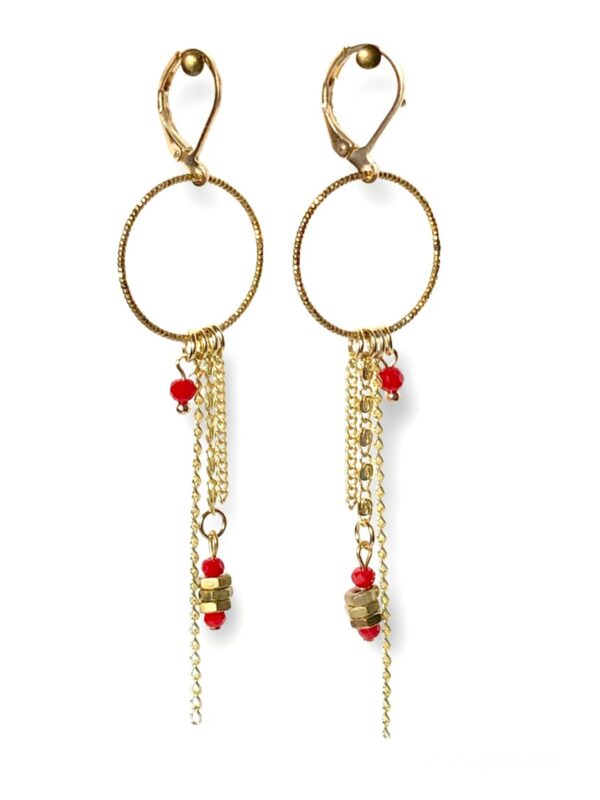 Boucles d'oreilles chaînes écrous rouge Oh la la ! - vue de près.