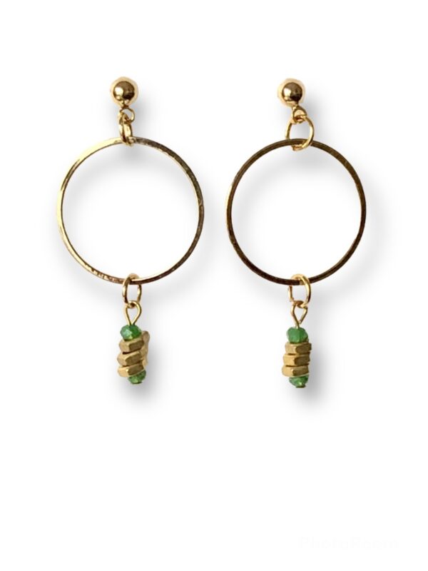 Boucles d'oreilles courtes écrous vert Oh la la ! - vue de près.