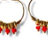 Boucles d'oreilles créoles écrous 3 perles rouge Oh la la ! - vue de près.