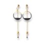 Boucles d'oreilles écrous émail noir Oh la la ! - Longues boucles d'oreilles avec émail noir, écrous en laiton brut et chaîne billes dorée.