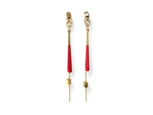 Boucles d'oreilles longues écrous émail rouge Oh la la ! - Longues boucles d'oreilles avec émail rouge, écrous en laiton brut et chaîne billes dorée.