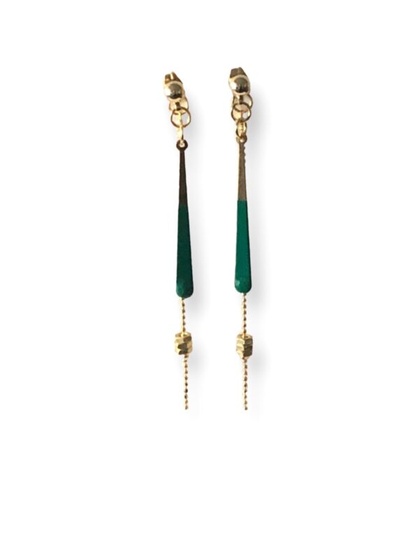 Boucles d'oreilles longues écrous émail vert Oh la la ! - vue de près.