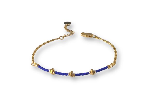 Bracelet écrous laiton et perles Miyuki bleues : bracelet en laiton avec écrous et perles bleues sur chaîne billes.