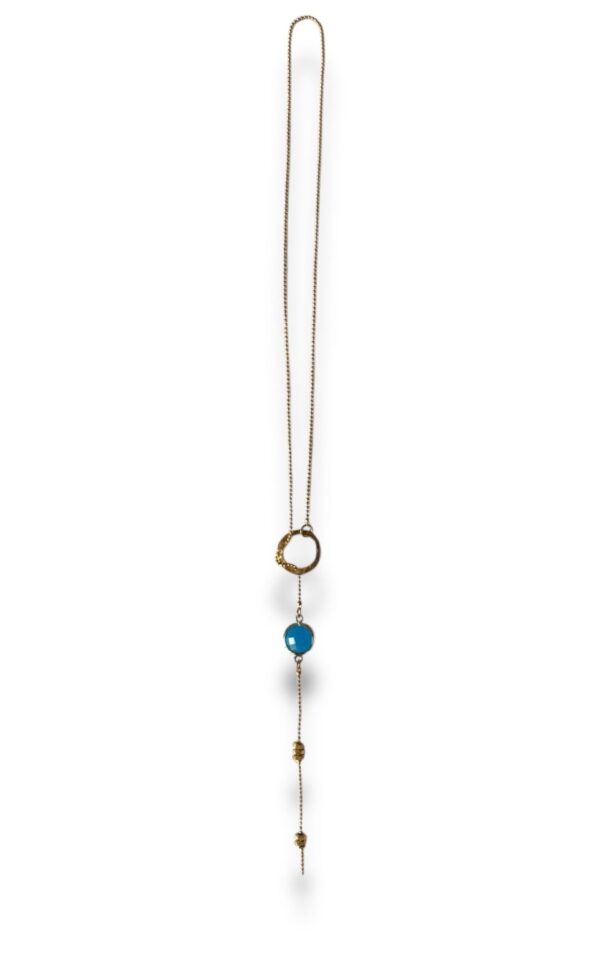 Collier cravate écrous pierre bleu Oh la la ! accroché.