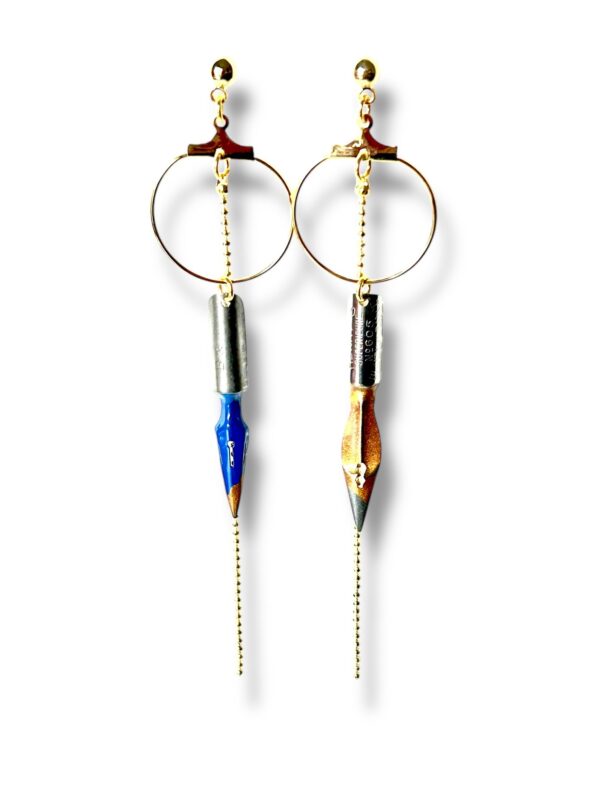 Boucles d'oreilles chaine plumes de calligraphie bleu Graffiti