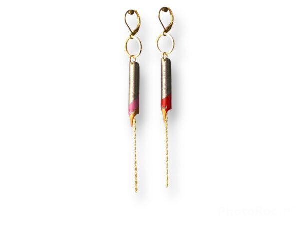 Boucles d'oreilles chaine dorée plumes de calligraphie rouge Graffiti