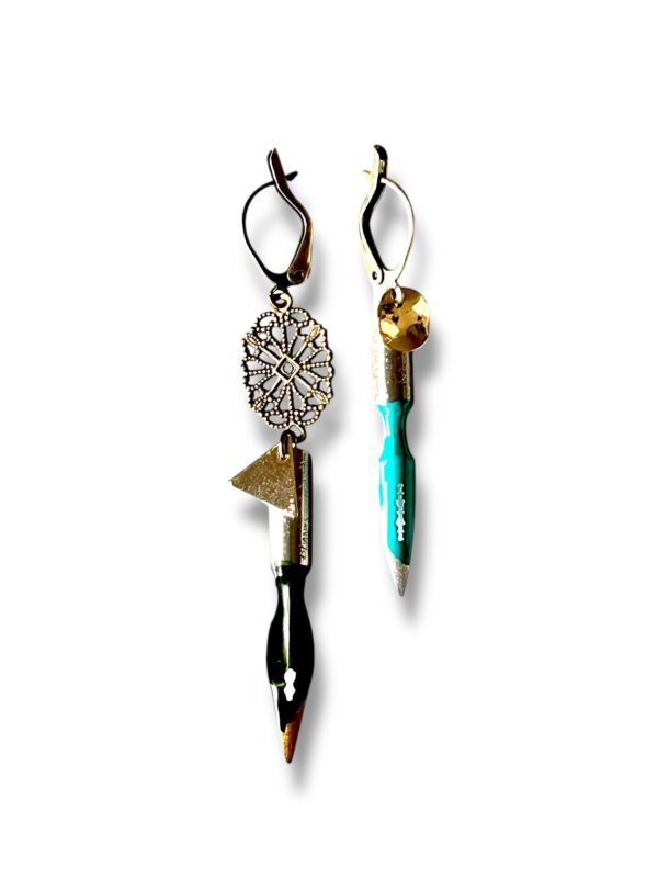 Boucles d'oreilles asymétriques plumes de calligraphie turquoise Graffiti