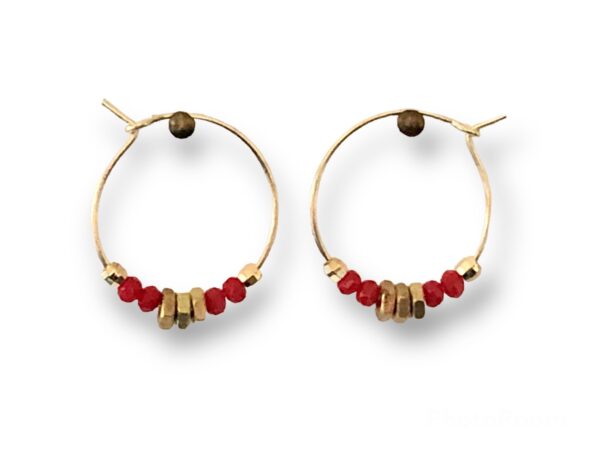 Boucles d'oreilles créoles écrous 4 perles rouges Oh la la !