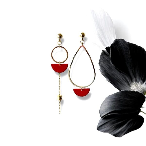 Boucles d'oreilles dépareillées écrous émail rouge Oh la la !