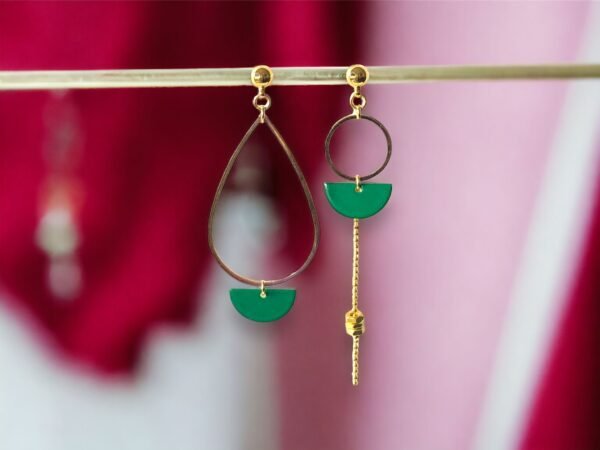Boucles d'oreilles dépareillées émail vert Oh la la !