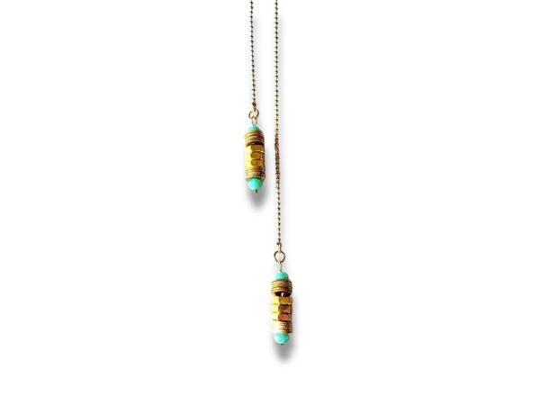 Pendentifs du collier cravate.