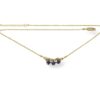 Collier ras du cou doré orné d’écrous dorés et de perles bleues, bijou créateur artisanal pour femme.