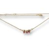 Collier ras du cou doré avec écrous dorés et perles rouges, bijou fait main original pour femme.
