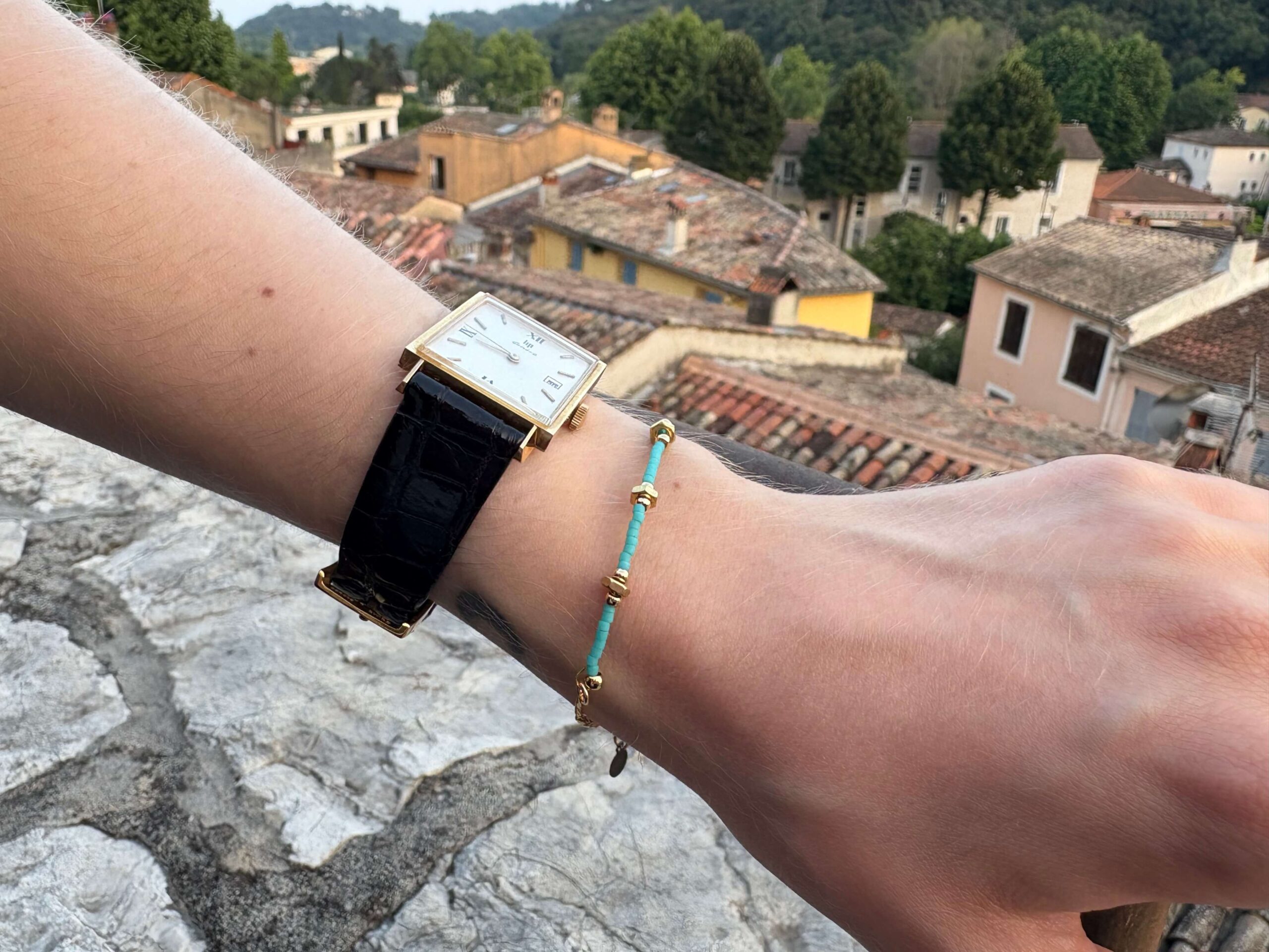 Bracelet miyuki turquoise, vu porté.