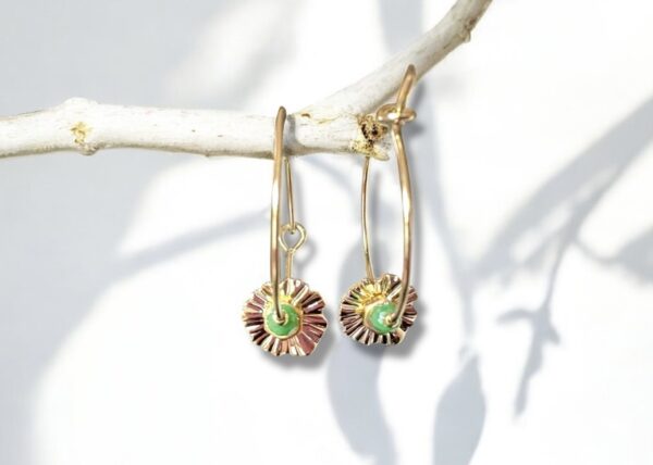 Boucles d'oreilles créoles fleurs vert Oh la la ! Boucles d'oreilles créoles fleurs vert de la collection Oh la la !.