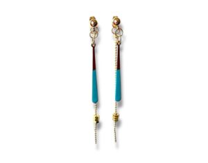 Boucles d'oreilles dépareillées écrous émail bleu clair de la collection Oh la la !.