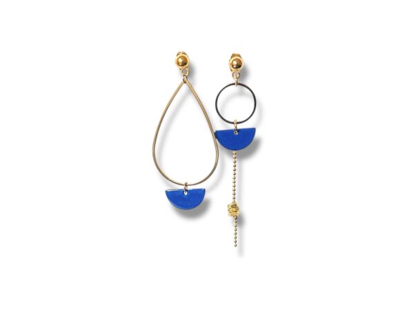 Boucles d'oreilles émail bleu foncé Oh la la ! Boucles d'oreilles dépareillées émail bleu foncé Oh la la !