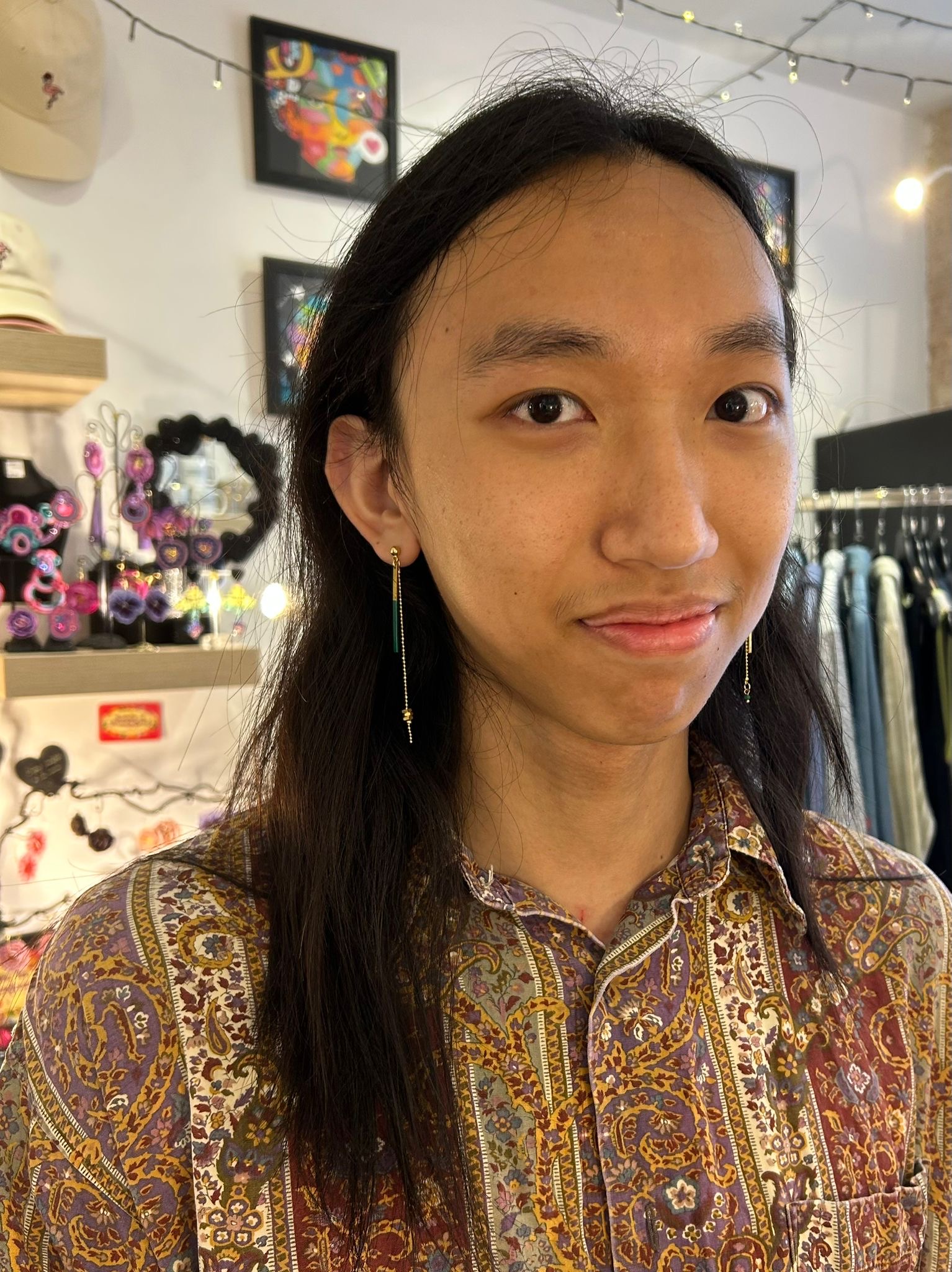 Un client avec des boucles d'oreilles Oh la la !