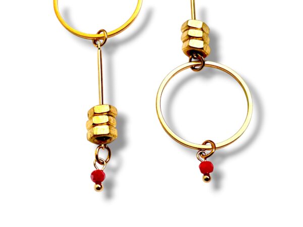 Boucles d'oreilles écrous asymétriques rond rouge Oh la la !