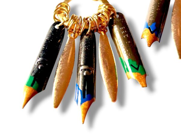 Boucles d'oreilles plumes calligraphie émail vert et bleu Graffiti