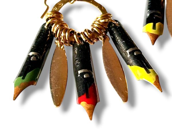 Boucles d'oreilles plumes calligraphie émail jaune rouge vert Graffiti