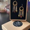 Boucles d'oreilles plumes calligraphie émail jaune rouge vert Graffiti