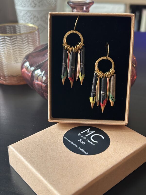 Boucles d'oreilles plumes calligraphie émail jaune rouge vert Graffiti
