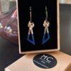CREOLES EMAIL TRIANGLE BLEU B Boucles d'oreilles créoles écrous triangle émail bleu Oh la la !