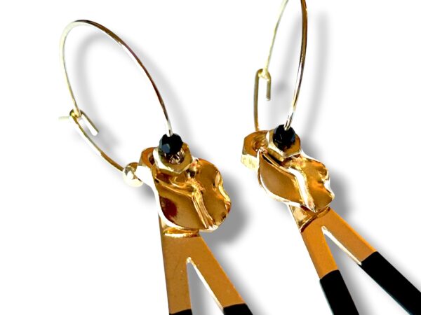 Boucles d'oreilles créoles écrous triangle émail noir Oh la la !