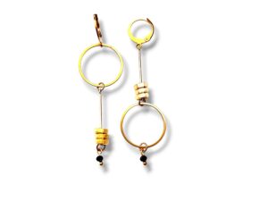 Boucles d'oreilles écrous asymétriques noir Boucles d'oreilles écrous asymétriques rond noir